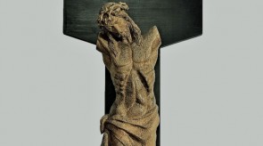 57. Nukryžiuotasis. Ąžuolas. h 100. Kryžius. Liepa. h 145.